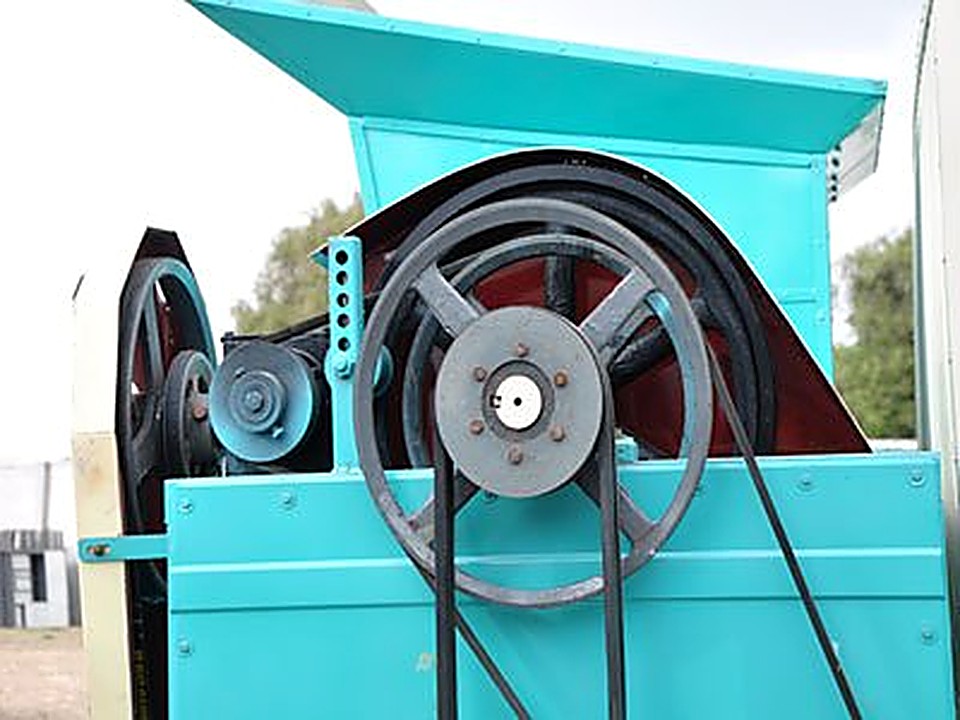 Advanced machinery and drive components at the Geeta Thresher workshop